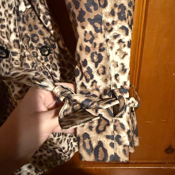 Betsy Johnson Leopard Raincoat Trench Coat - Picture 5 of 5